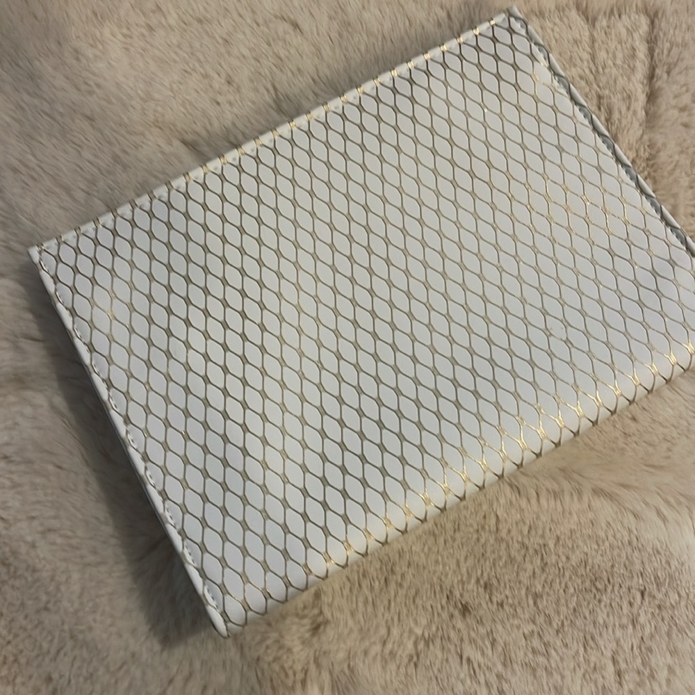 🆕 YSL Beauty Clutch - Picture 3 of 5
